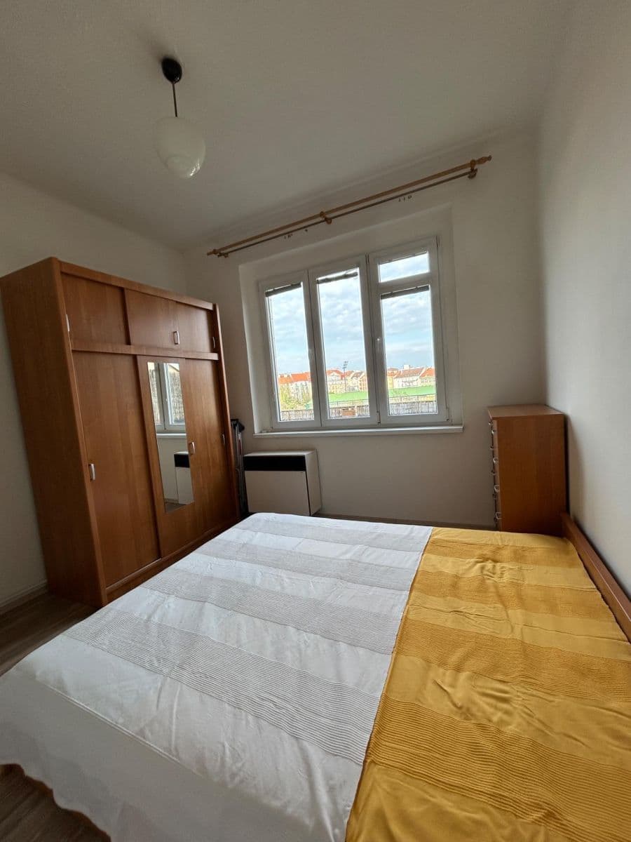 Pronájem bytu 2+1 34 m², Petrohradská, Praha, Praha Pronájem bytu 2+1 34 m², Petrohradská, Praha, Praha