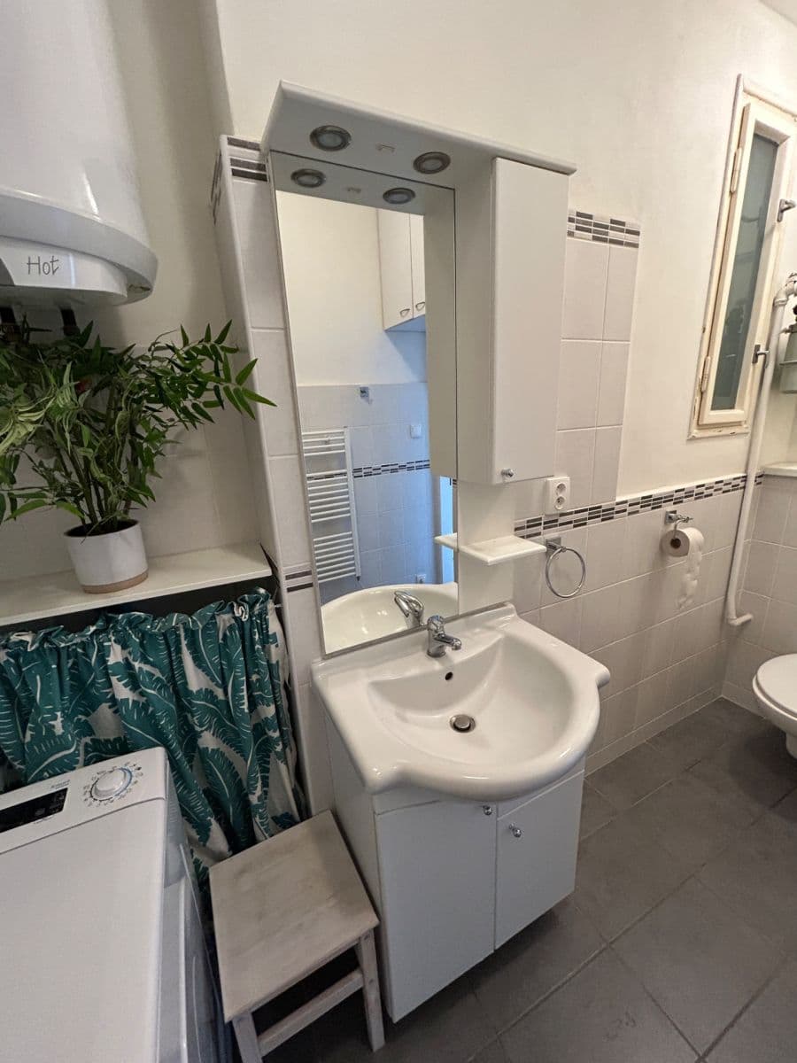 Pronájem bytu 2+1 34 m², Petrohradská, Praha, Praha Pronájem bytu 2+1 34 m², Petrohradská, Praha, Praha