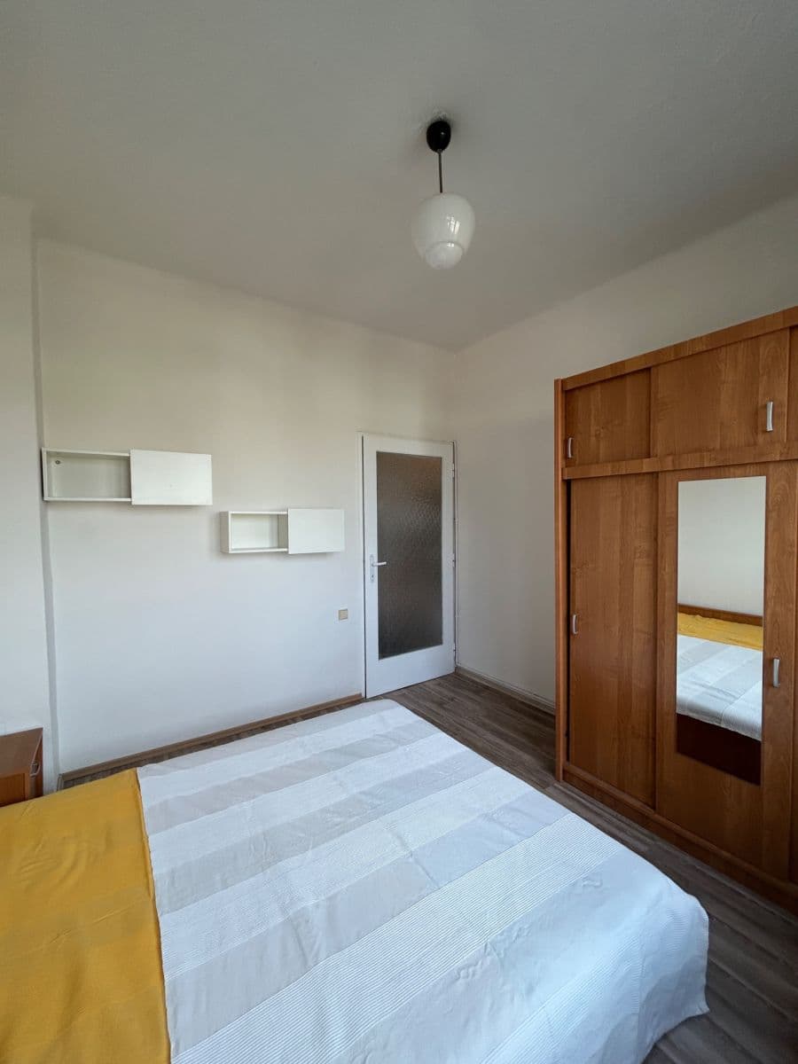 Pronájem bytu 2+1 34 m², Petrohradská, Praha, Praha Pronájem bytu 2+1 34 m², Petrohradská, Praha, Praha