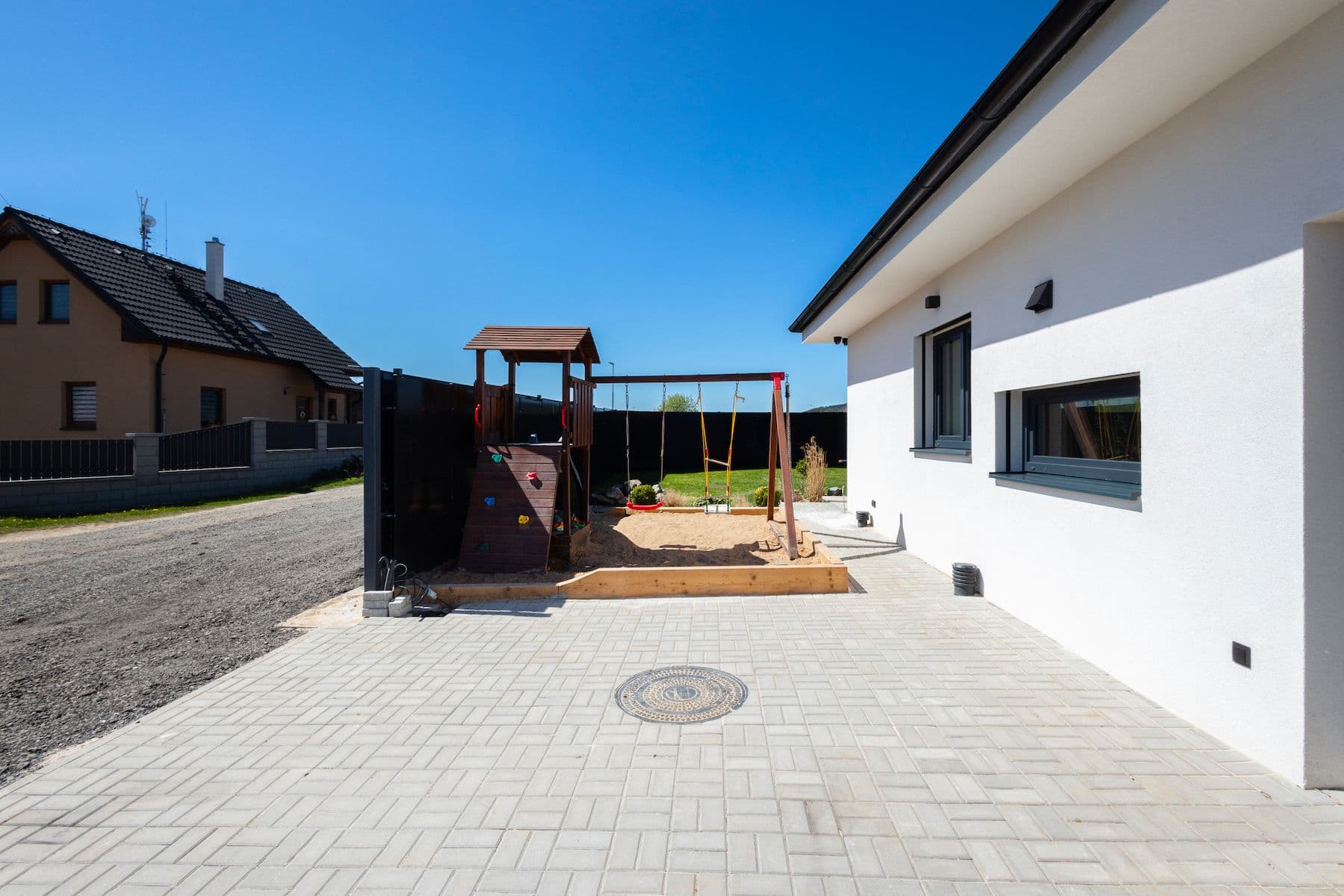 Prodej domu 144 m², pozemek 483 m², Bavoryně, Středočeský kraj Prodej domu 144 m², pozemek 483 m², Bavoryně, Středočeský kraj