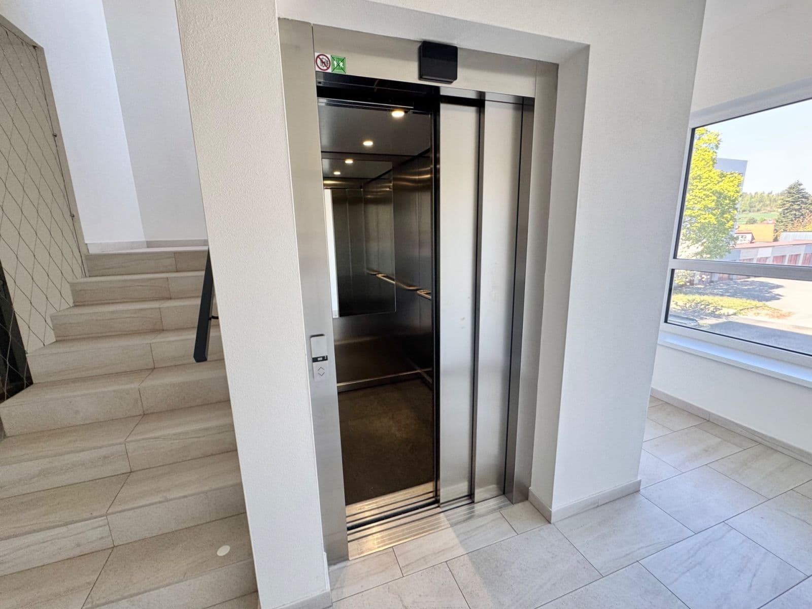 Pronájem bytu 1+kk 42 m², Hřbitovní, Plzeň, Plzeňský kraj Pronájem bytu 1+kk 42 m², Hřbitovní, Plzeň, Plzeňský kraj