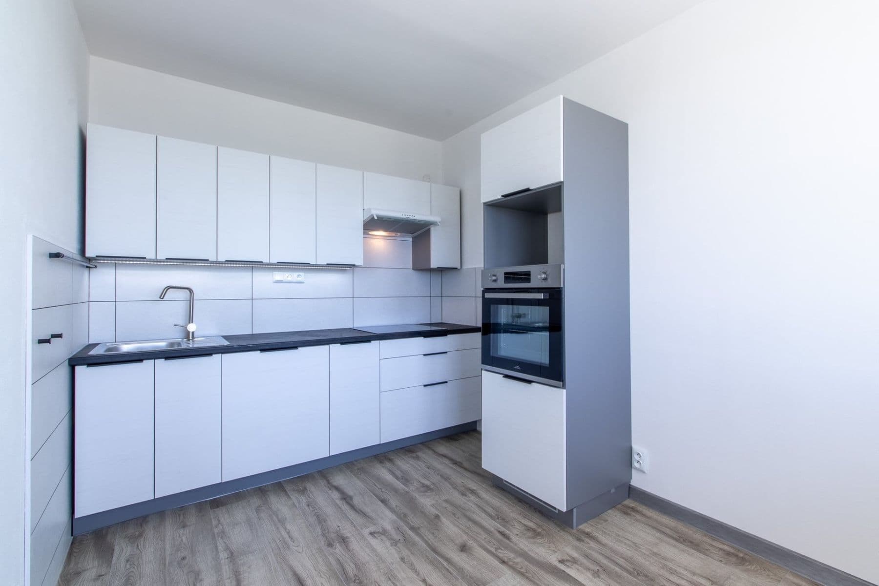 Pronájem bytu 3+1 70 m², Jablonecká, Praha, Praha Pronájem bytu 3+1 70 m², Jablonecká, Praha, Praha