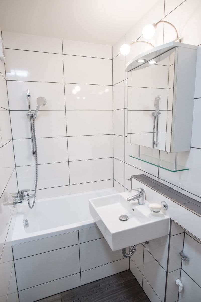 Pronájem bytu 2+kk 44 m², Uherská, Praha, Praha Pronájem bytu 2+kk 44 m², Uherská, Praha, Praha