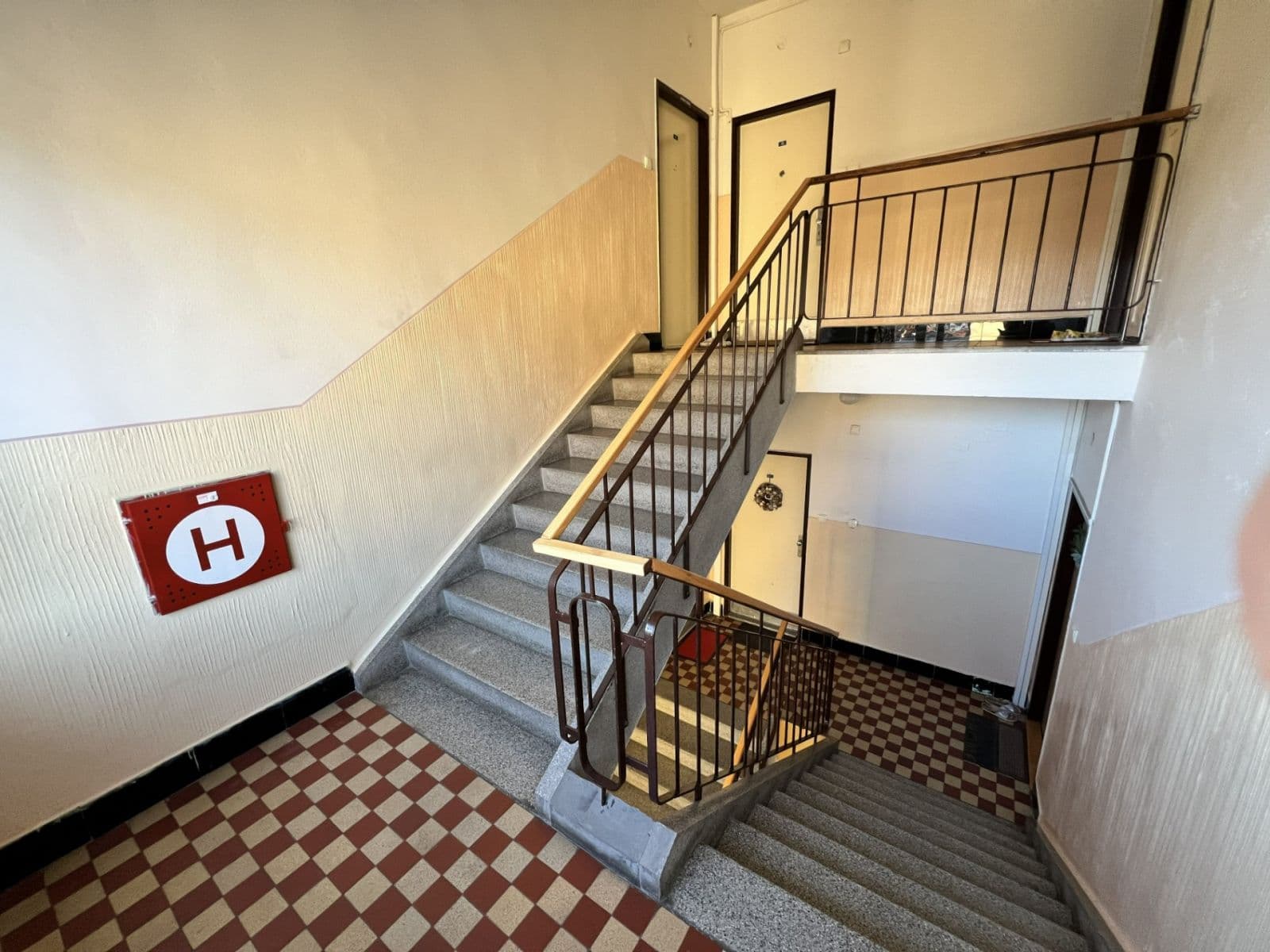 Prodej bytu 3+1 77 m², Benešovo náměstí, Pardubice, Pardubický kraj Prodej bytu 3+1 77 m², Benešovo náměstí, Pardubice, Pardubický kraj