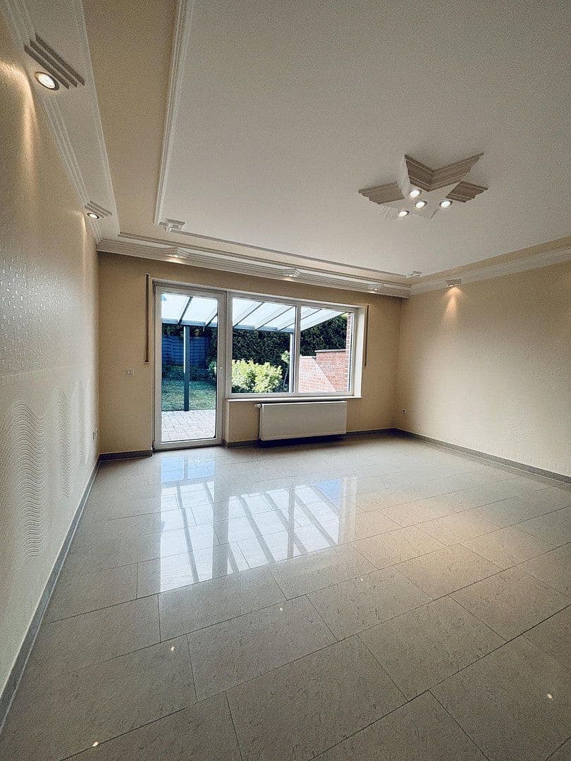 Prodej domu 121 m², pozemek 324 m², Sandstrasse 62, Frechen, Severní Porýní-Vestfálsko Prodej domu 121 m², pozemek 324 m², Sandstrasse 62, Frechen, Severní Porýní-Vestfálsko