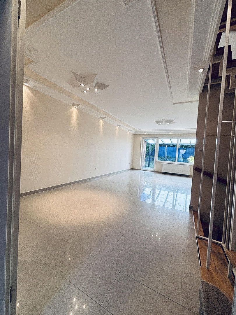 Prodej domu 121 m², pozemek 324 m², Sandstrasse 62, Frechen, Severní Porýní-Vestfálsko Prodej domu 121 m², pozemek 324 m², Sandstrasse 62, Frechen, Severní Porýní-Vestfálsko