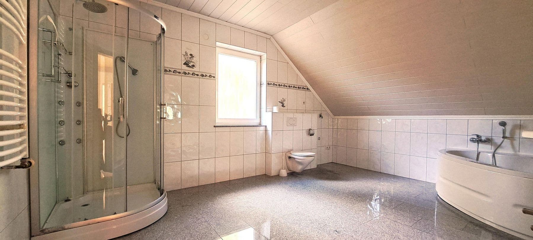 Prodej domu 345 m², pozemek 584 m², Kaiserslautern-Erlenbach, Porýní-Falc Prodej domu 345 m², pozemek 584 m², Kaiserslautern-Erlenbach, Porýní-Falc