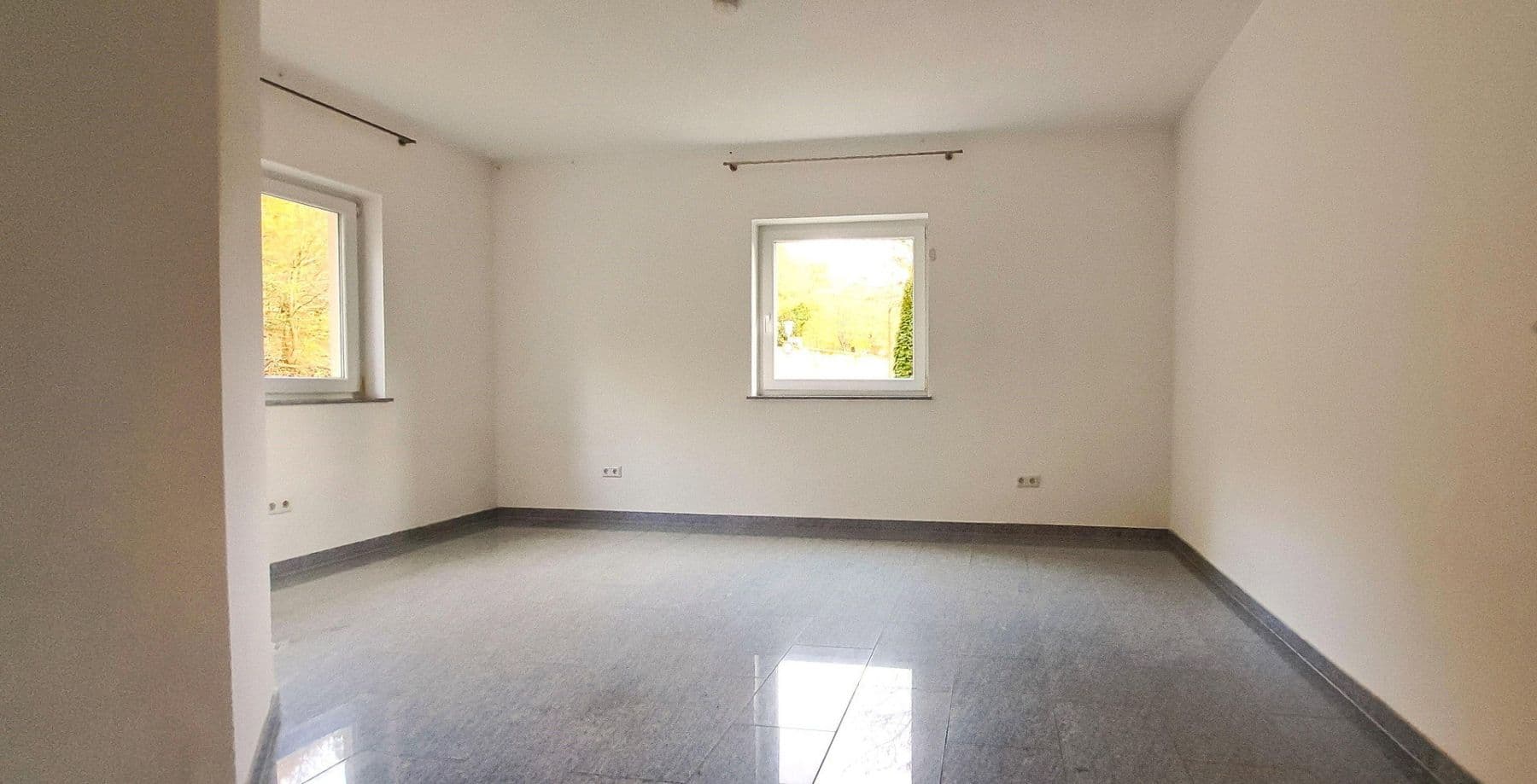 Prodej domu 345 m², pozemek 584 m², Kaiserslautern-Erlenbach, Porýní-Falc Prodej domu 345 m², pozemek 584 m², Kaiserslautern-Erlenbach, Porýní-Falc