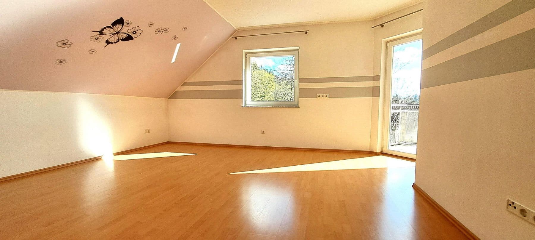 Prodej domu 345 m², pozemek 584 m², Kaiserslautern-Erlenbach, Porýní-Falc Prodej domu 345 m², pozemek 584 m², Kaiserslautern-Erlenbach, Porýní-Falc