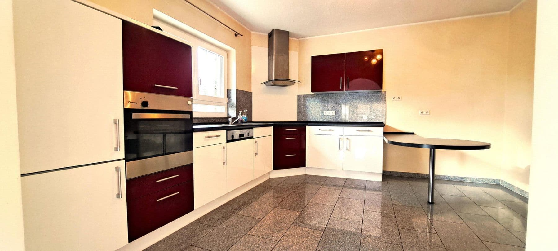 Prodej domu 345 m², pozemek 584 m², Kaiserslautern-Erlenbach, Porýní-Falc Prodej domu 345 m², pozemek 584 m², Kaiserslautern-Erlenbach, Porýní-Falc