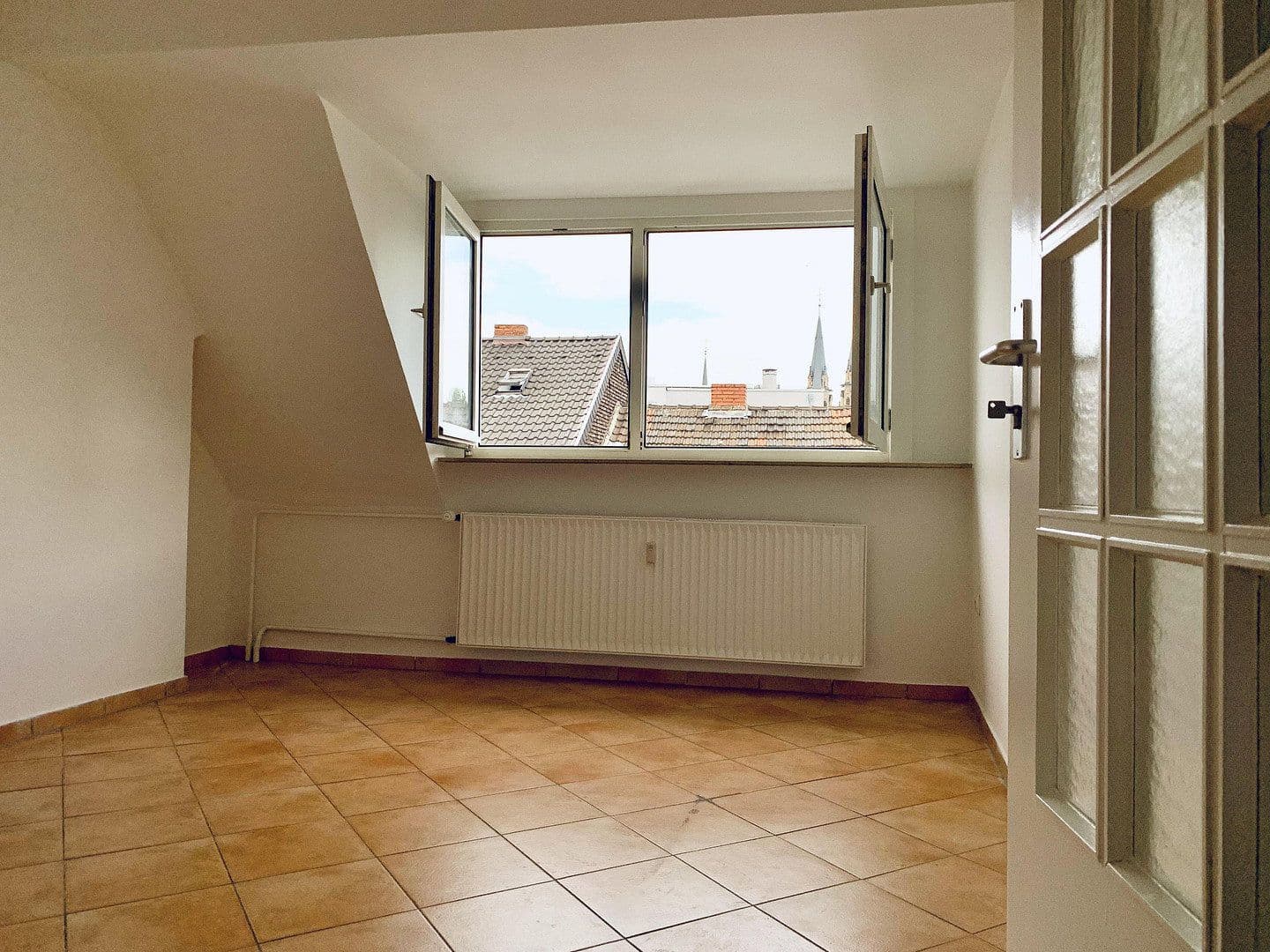 Pronájem bytu 2+1 60 m², Friedrichstraße22, Bonn, Severní Porýní-Vestfálsko Pronájem bytu 2+1 60 m², Friedrichstraße22, Bonn, Severní Porýní-Vestfálsko