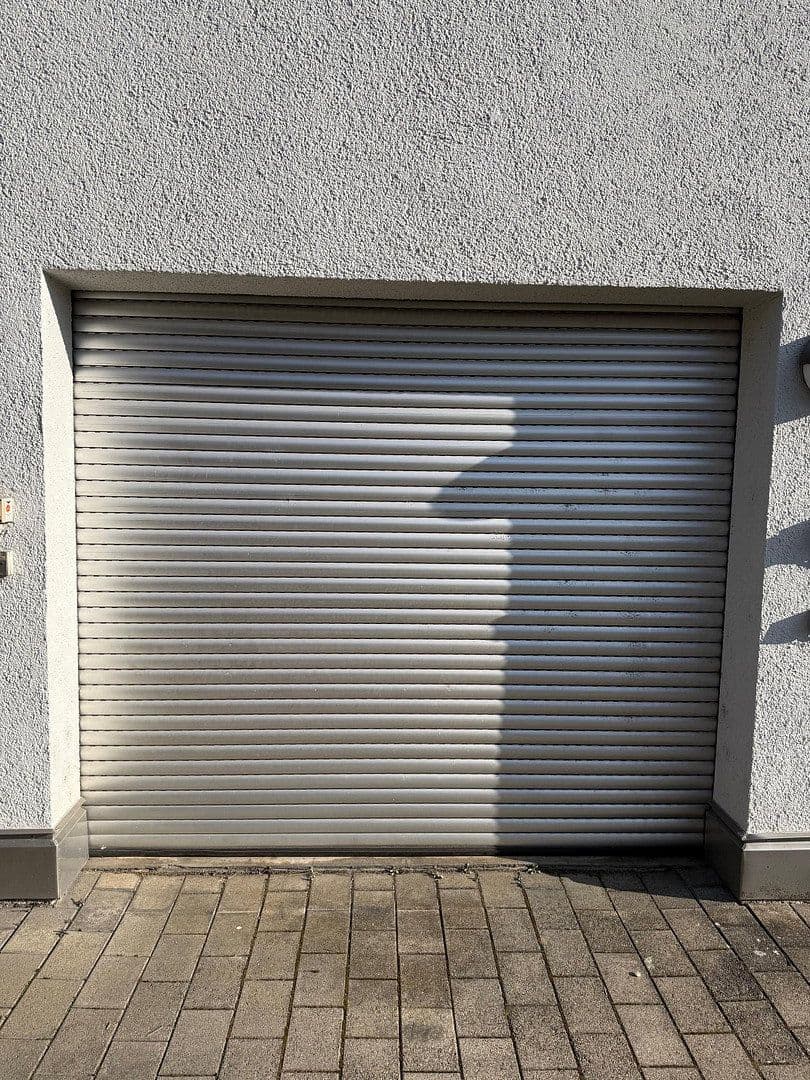 Prodej garáže, Krummenackerstr. 123, Esslingen am Neckar, Bádensko-Württembersko Prodej garáže, Krummenackerstr. 123, Esslingen am Neckar, Bádensko-Württembersko