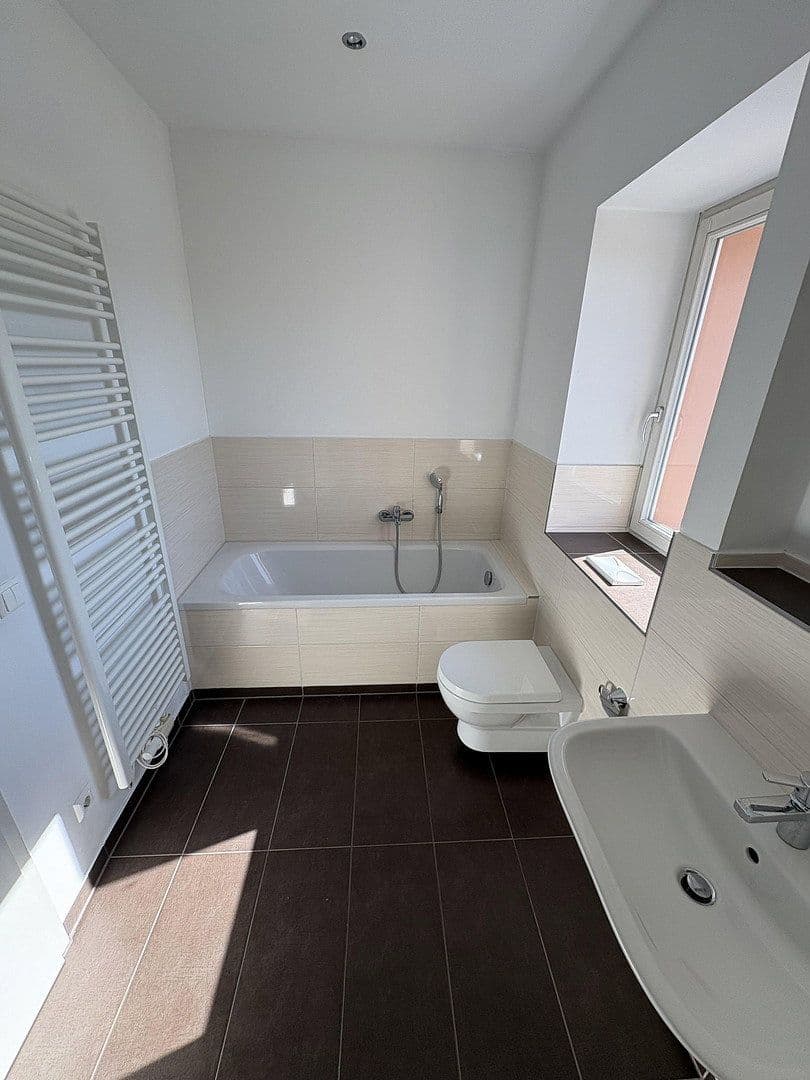 Pronájem bytu 2+1 58 m², Engelsdorfer Straße, Leipzig, Sasko Pronájem bytu 2+1 58 m², Engelsdorfer Straße, Leipzig, Sasko