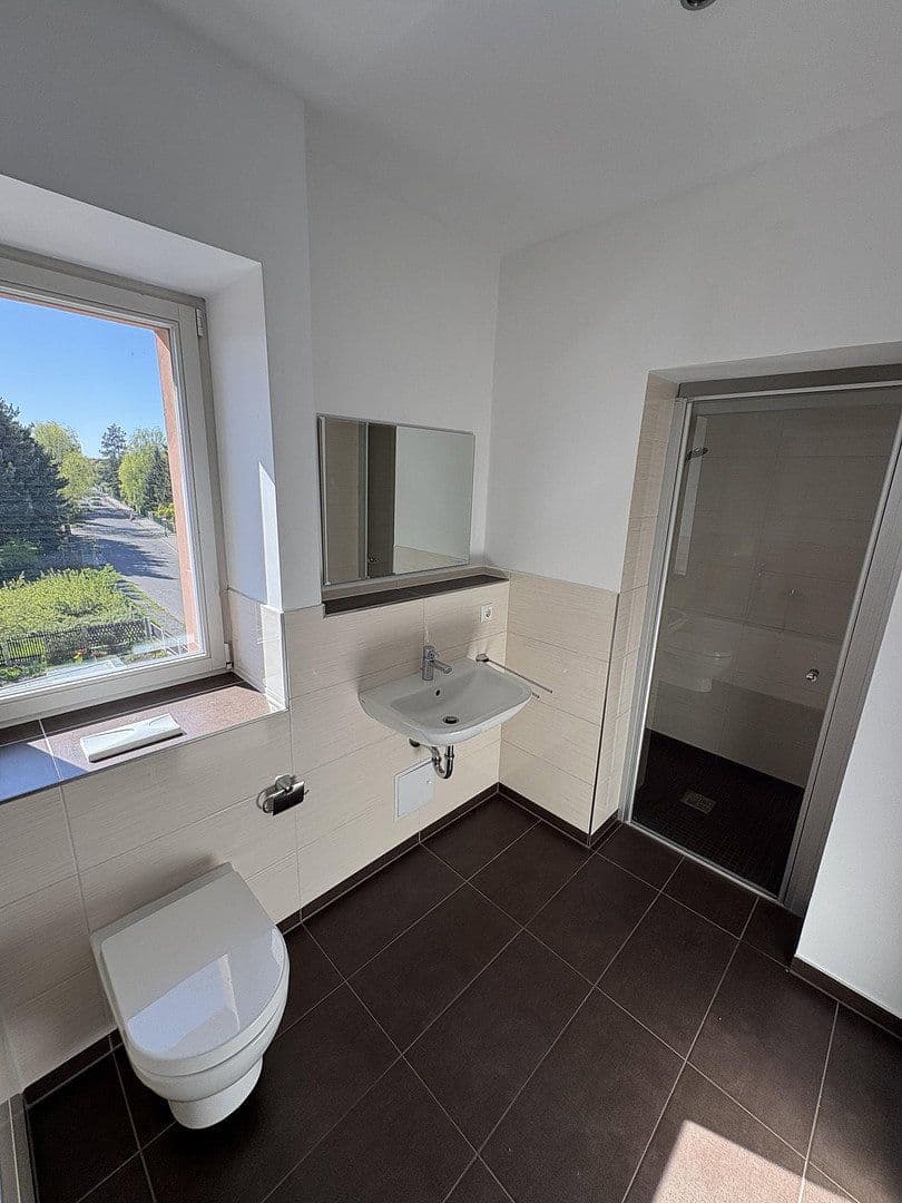 Pronájem bytu 2+1 58 m², Engelsdorfer Straße, Leipzig, Sasko Pronájem bytu 2+1 58 m², Engelsdorfer Straße, Leipzig, Sasko