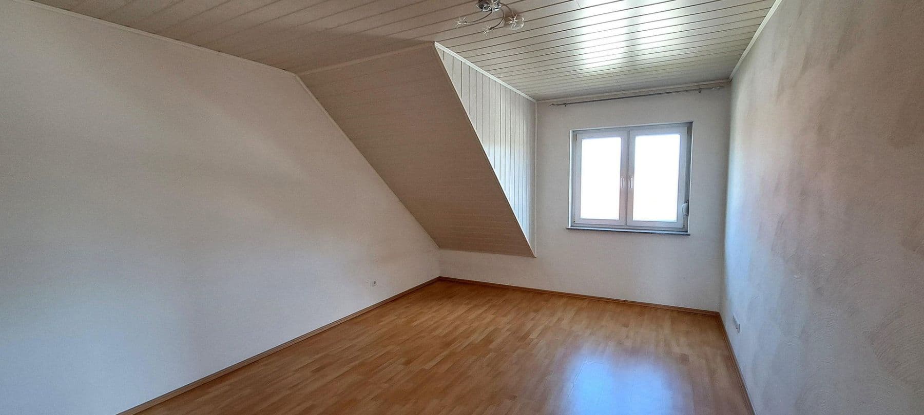 Prodej domu 208 m², pozemek 363 m², In den Langen Ruthen 6, Kaiserslautern, Porýní-Falc Prodej domu 208 m², pozemek 363 m², In den Langen Ruthen 6, Kaiserslautern, Porýní-Falc