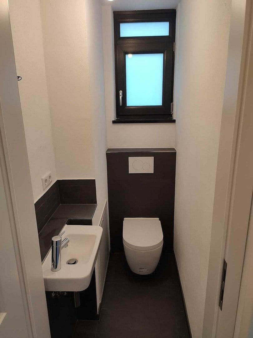Pronájem domu 145 m², pozemek 350 m², Schopenhauerstr. 2A, Neubiberg, Bavorsko Pronájem domu 145 m², pozemek 350 m², Schopenhauerstr. 2A, Neubiberg, Bavorsko