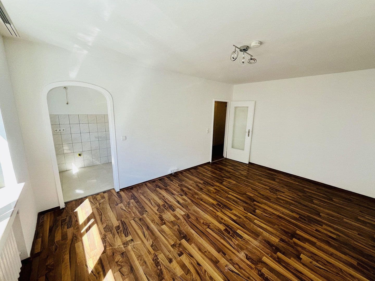 Prodej bytu 1+1 33 m², Köln, Severní Porýní-Vestfálsko Prodej bytu 1+1 33 m², Köln, Severní Porýní-Vestfálsko