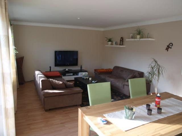 Prodej domu 260 m², pozemek 470 m², Ollerlohstraße 50a, Elmshorn, Šlesvicko-Holštýnsko Prodej domu 260 m², pozemek 470 m², Ollerlohstraße 50a, Elmshorn, Šlesvicko-Holštýnsko