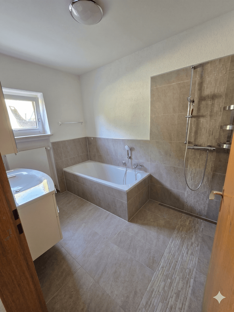 Prodej domu 318 m², pozemek 1.623 m², Neukirchen bei Sulzbach-Rosenberg, Bavorsko Prodej domu 318 m², pozemek 1.623 m², Neukirchen bei Sulzbach-Rosenberg, Bavorsko