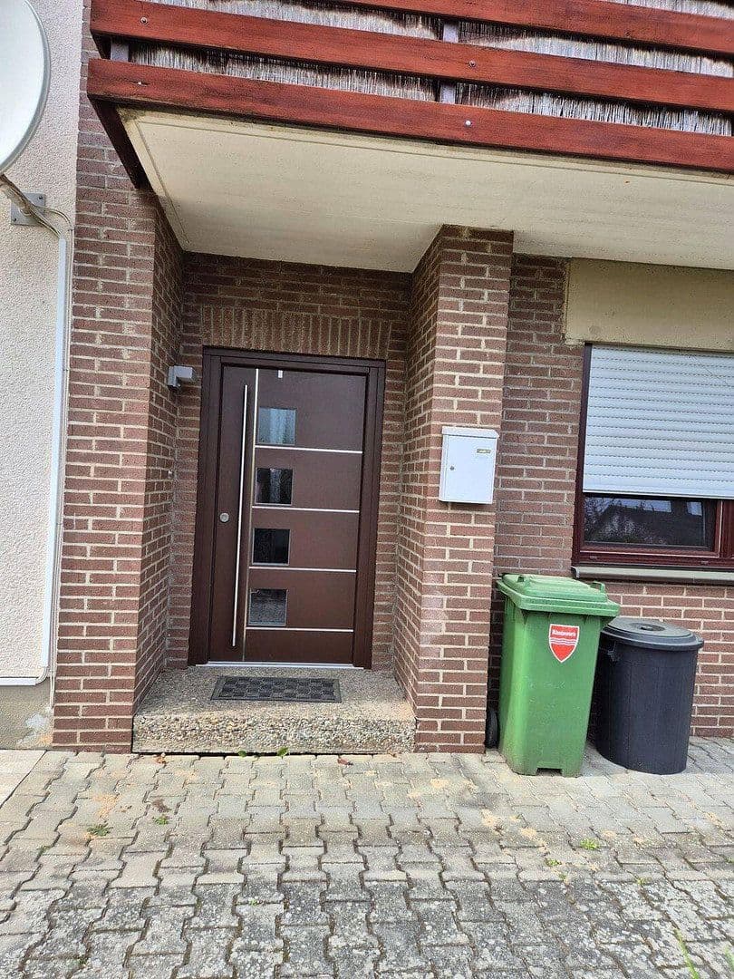 Prodej domu 318 m², pozemek 1.623 m², Neukirchen bei Sulzbach-Rosenberg, Bavorsko Prodej domu 318 m², pozemek 1.623 m², Neukirchen bei Sulzbach-Rosenberg, Bavorsko