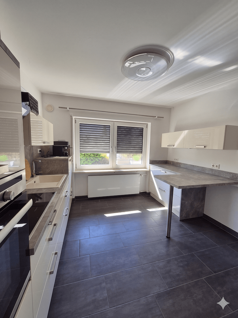 Prodej domu 318 m², pozemek 1.623 m², Neukirchen bei Sulzbach-Rosenberg, Bavorsko Prodej domu 318 m², pozemek 1.623 m², Neukirchen bei Sulzbach-Rosenberg, Bavorsko