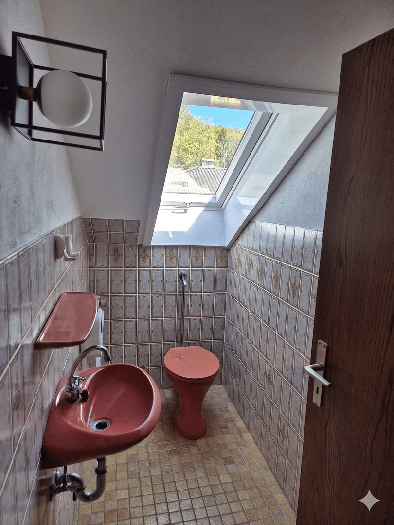 Prodej domu 318 m², pozemek 1.623 m², Neukirchen bei Sulzbach-Rosenberg, Bavorsko Prodej domu 318 m², pozemek 1.623 m², Neukirchen bei Sulzbach-Rosenberg, Bavorsko