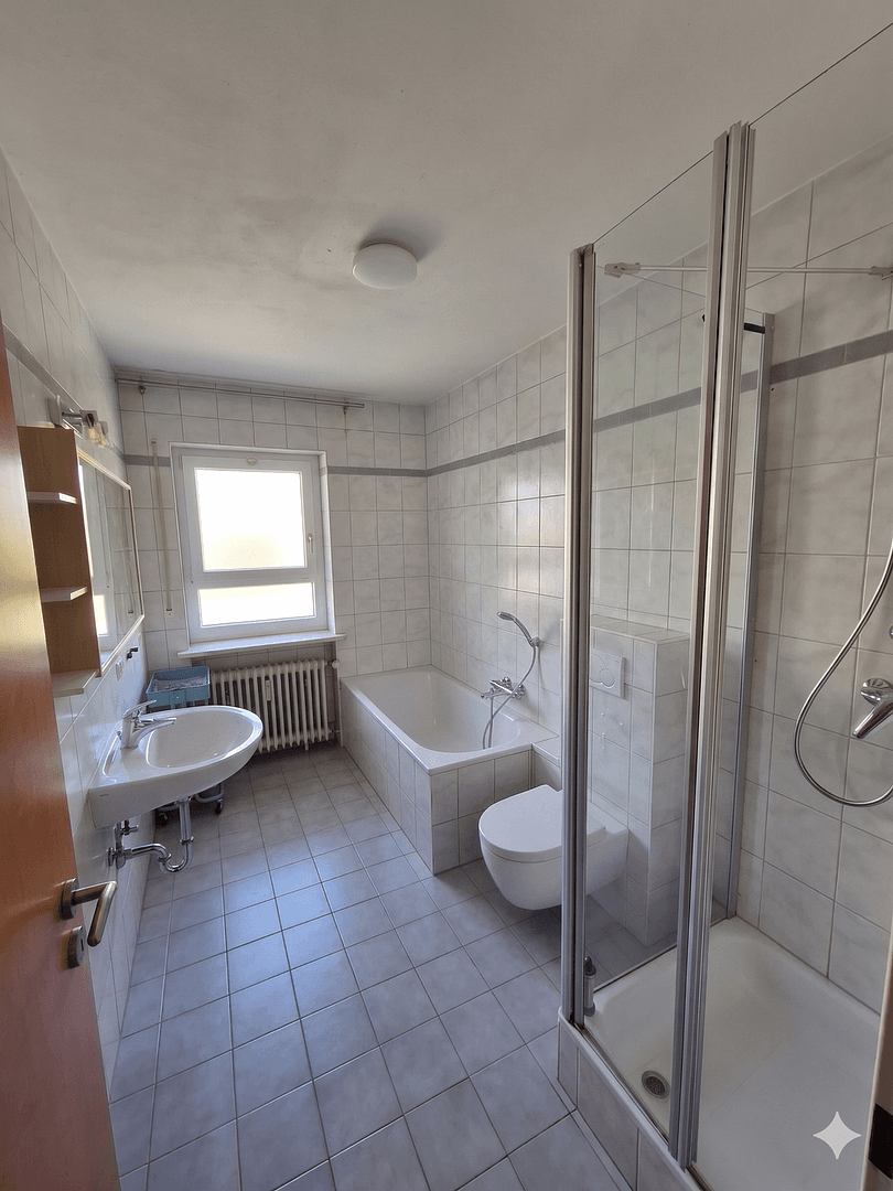 Prodej domu 318 m², pozemek 1.623 m², Neukirchen bei Sulzbach-Rosenberg, Bavorsko Prodej domu 318 m², pozemek 1.623 m², Neukirchen bei Sulzbach-Rosenberg, Bavorsko