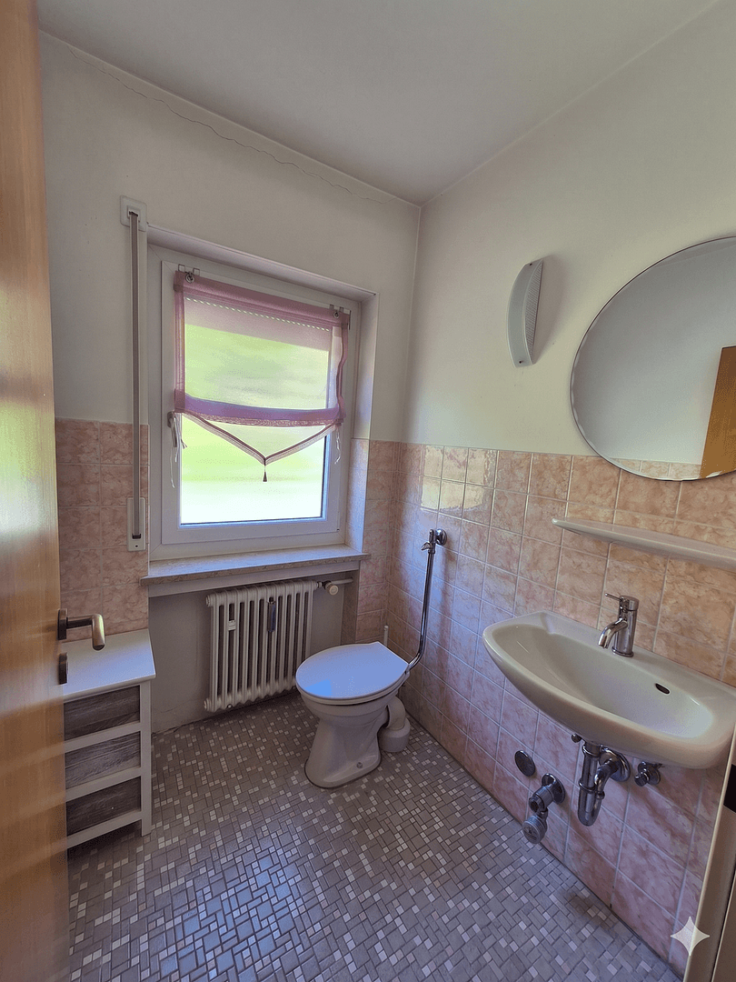 Prodej domu 318 m², pozemek 1.623 m², Neukirchen bei Sulzbach-Rosenberg, Bavorsko Prodej domu 318 m², pozemek 1.623 m², Neukirchen bei Sulzbach-Rosenberg, Bavorsko