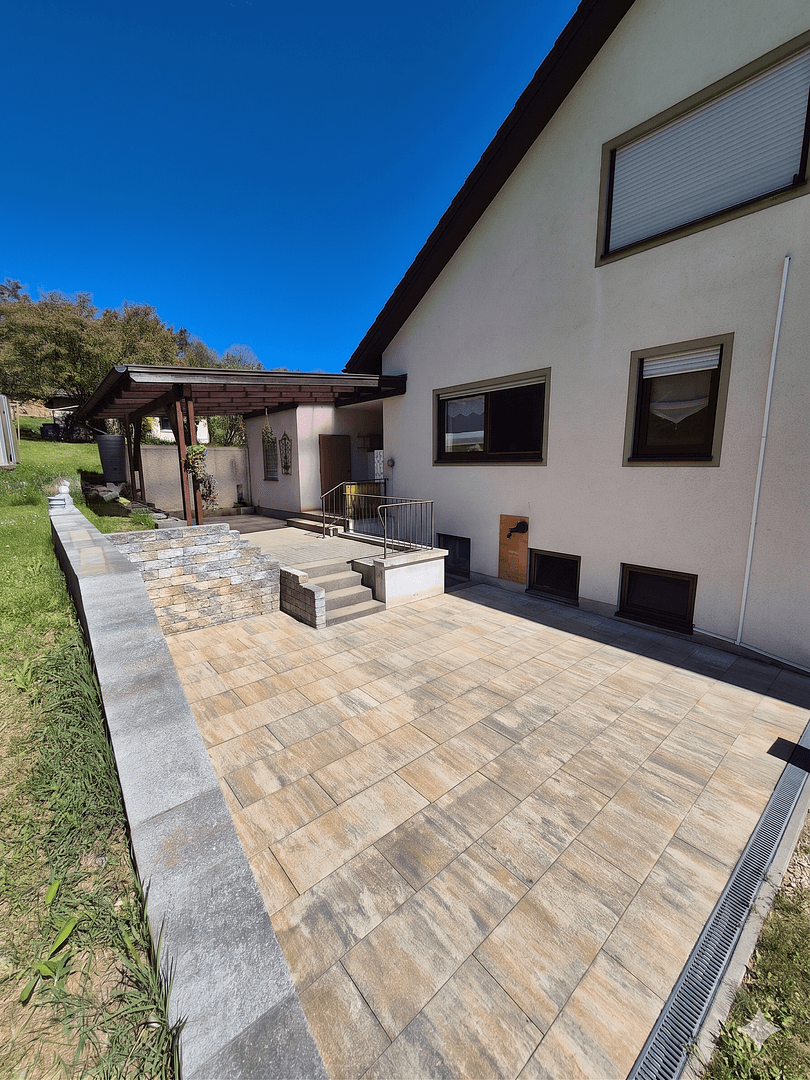 Prodej domu 318 m², pozemek 1.623 m², Neukirchen bei Sulzbach-Rosenberg, Bavorsko Prodej domu 318 m², pozemek 1.623 m², Neukirchen bei Sulzbach-Rosenberg, Bavorsko