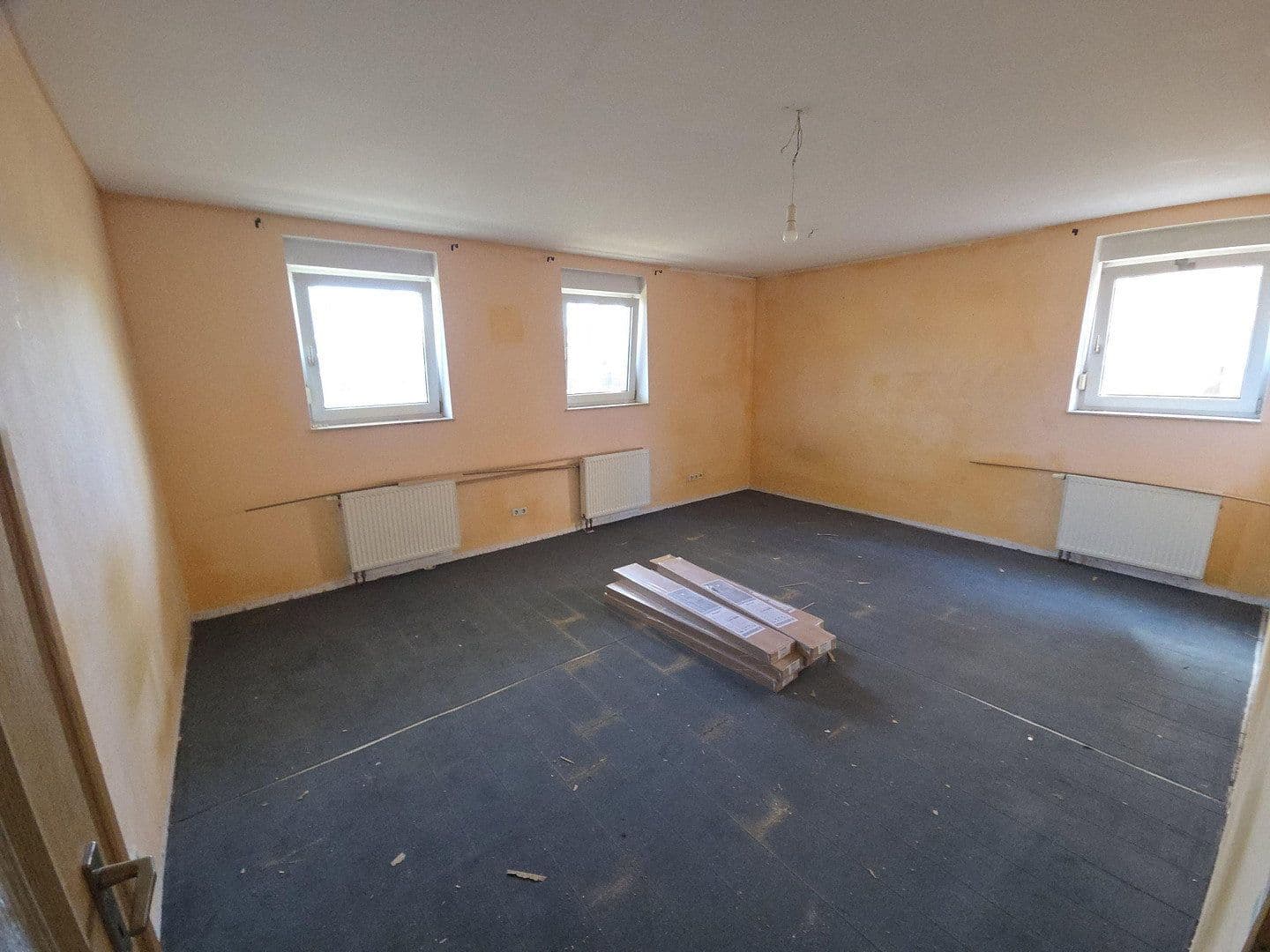 Pronájem bytu 3+1 65 m², Edesheim, Porýní-Falc Pronájem bytu 3+1 65 m², Edesheim, Porýní-Falc