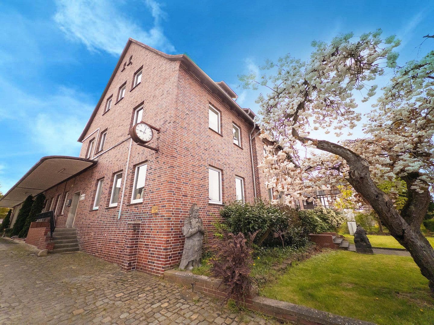 Pronájem bytu 5+1 165 m², Bahnhofstrasse 24, Wittingen, Dolní Sasko Pronájem bytu 5+1 165 m², Bahnhofstrasse 24, Wittingen, Dolní Sasko
