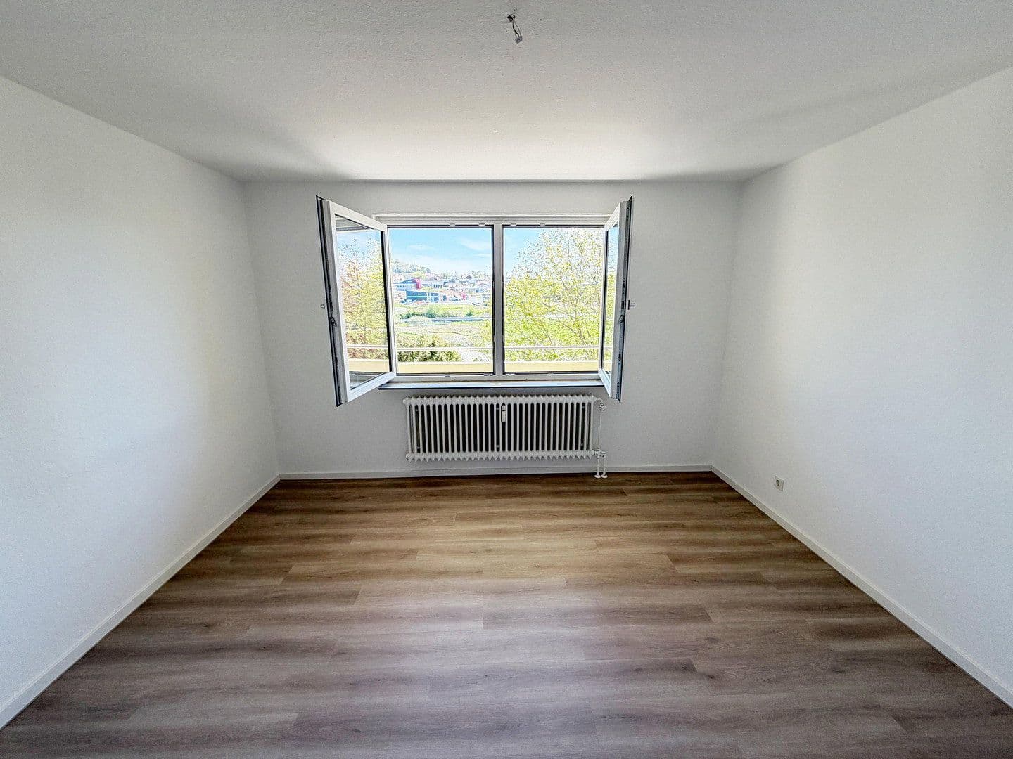 Pronájem bytu 4+1 89 m², Kötztinger Straße 11, Furth im Wald, Bavorsko Pronájem bytu 4+1 89 m², Kötztinger Straße 11, Furth im Wald, Bavorsko