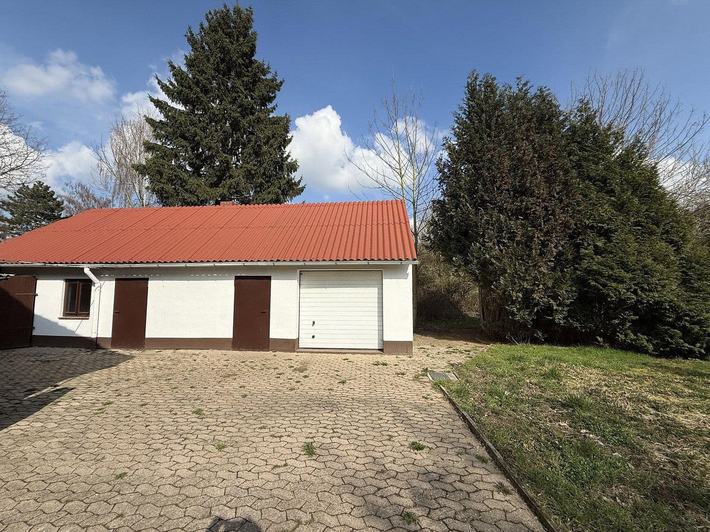 Prodej domu 200 m², pozemek 1.542 m², Einbeck, Dolní Sasko Prodej domu 200 m², pozemek 1.542 m², Einbeck, Dolní Sasko