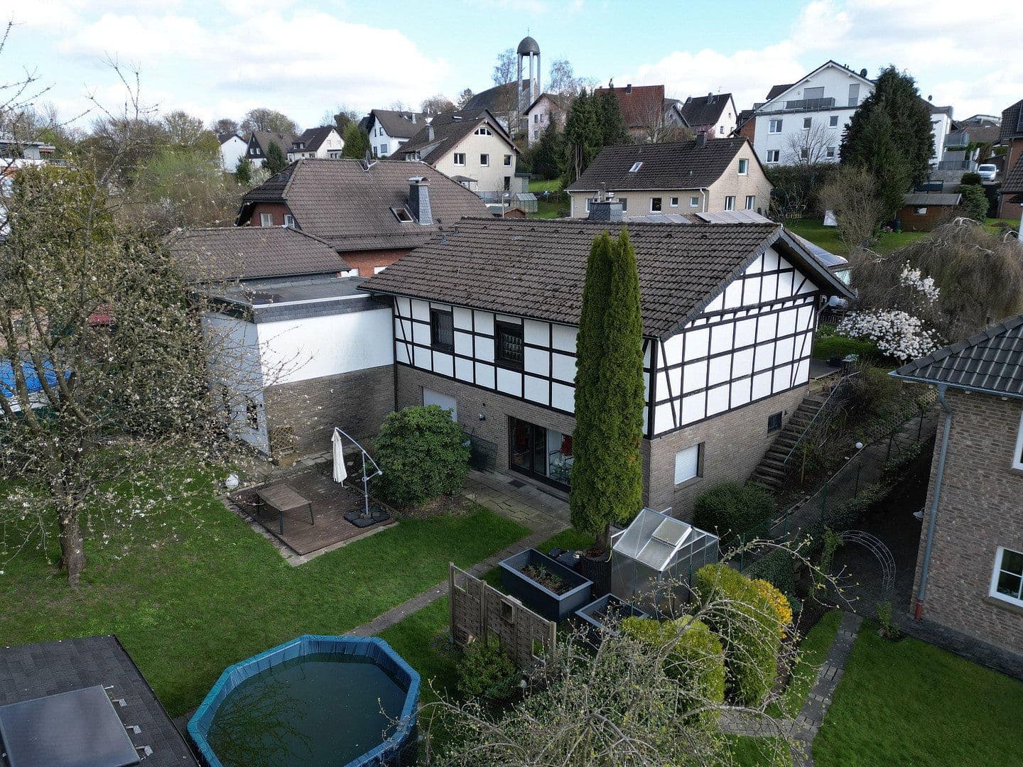Prodej domu 204 m², pozemek 875 m², Lindlar, Severní Porýní-Vestfálsko Prodej domu 204 m², pozemek 875 m², Lindlar, Severní Porýní-Vestfálsko