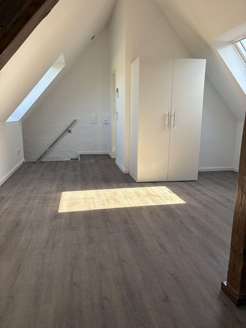 Pronájem bytu 4+1 105 m², Luxemburger Str.259, Köln, Severní Porýní-Vestfálsko Pronájem bytu 4+1 105 m², Luxemburger Str.259, Köln, Severní Porýní-Vestfálsko