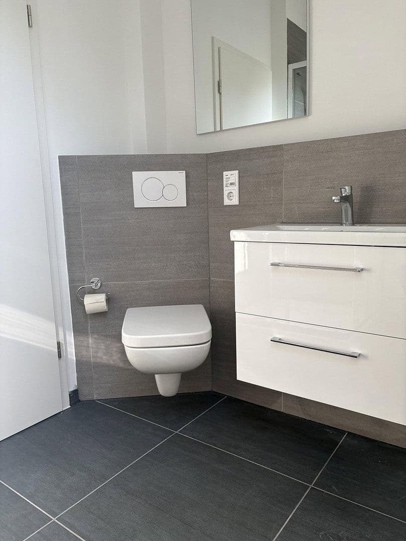 Pronájem bytu 4+1 105 m², Luxemburger Str.259, Köln, Severní Porýní-Vestfálsko Pronájem bytu 4+1 105 m², Luxemburger Str.259, Köln, Severní Porýní-Vestfálsko