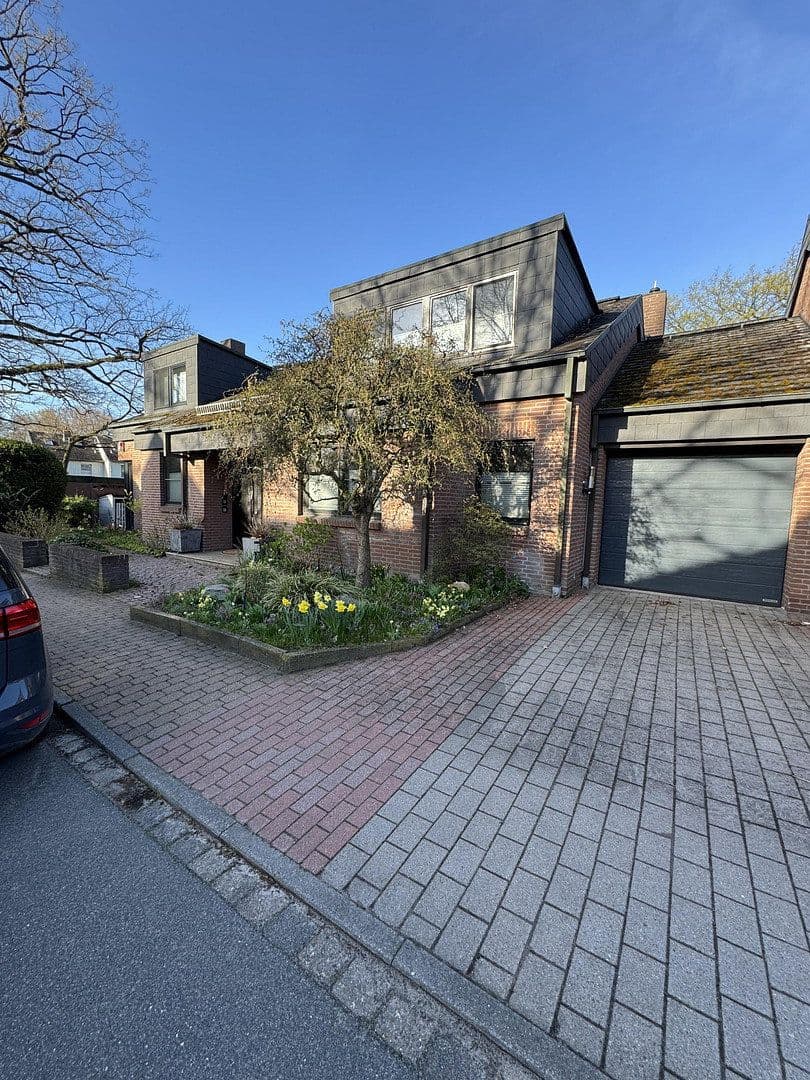 Prodej domu 226 m², pozemek 595 m², Langenhagen, Dolní Sasko Prodej domu 226 m², pozemek 595 m², Langenhagen, Dolní Sasko
