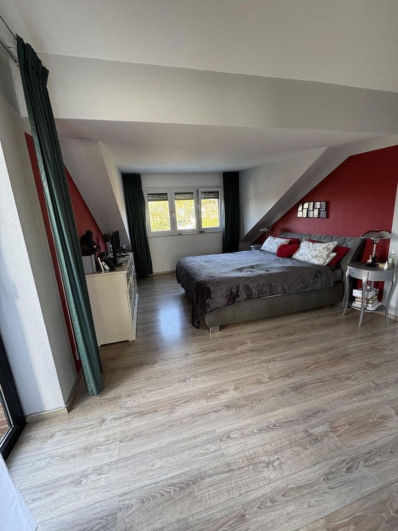Prodej domu 226 m², pozemek 595 m², Langenhagen, Dolní Sasko Prodej domu 226 m², pozemek 595 m², Langenhagen, Dolní Sasko