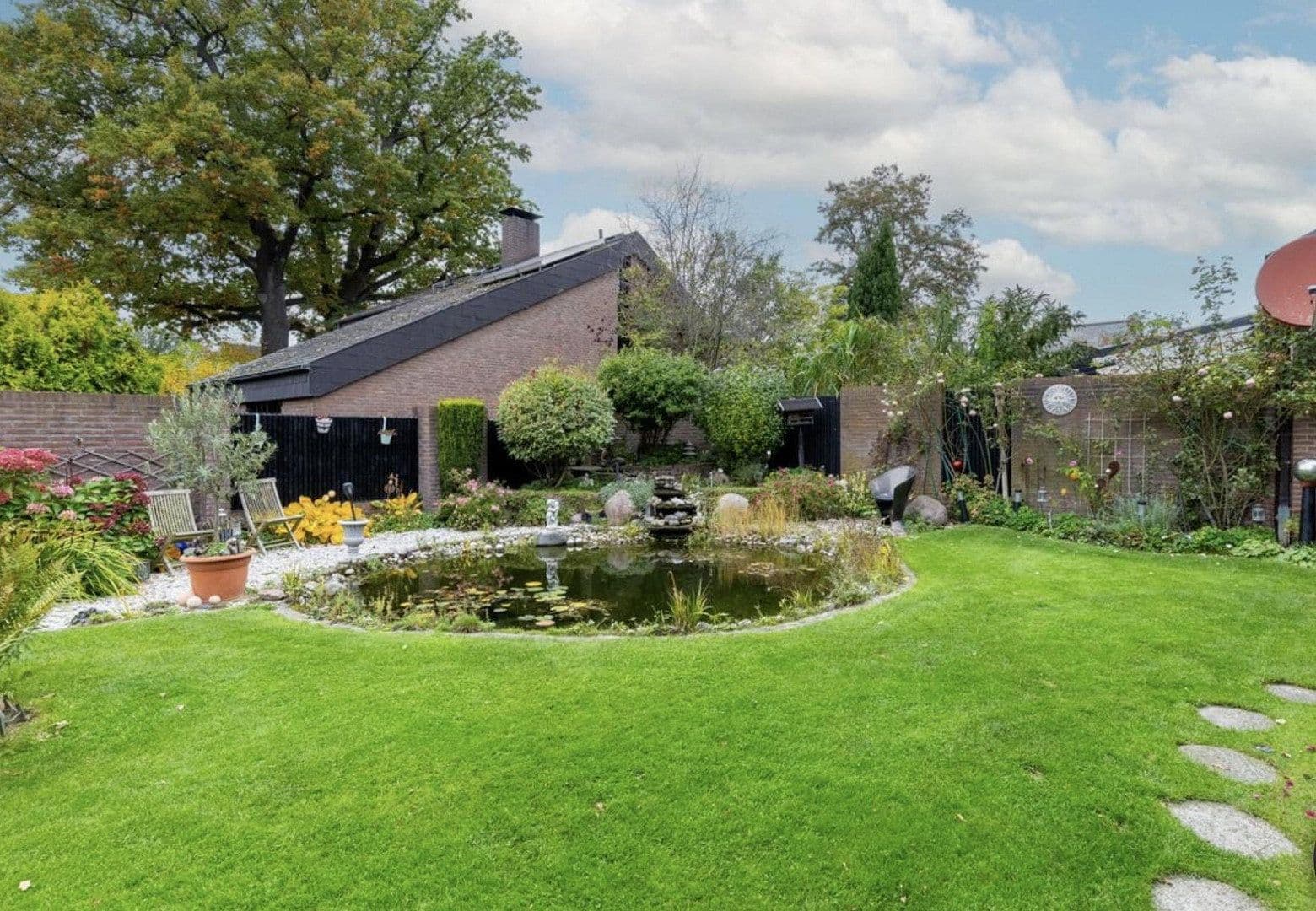 Prodej domu 226 m², pozemek 595 m², Langenhagen, Dolní Sasko Prodej domu 226 m², pozemek 595 m², Langenhagen, Dolní Sasko