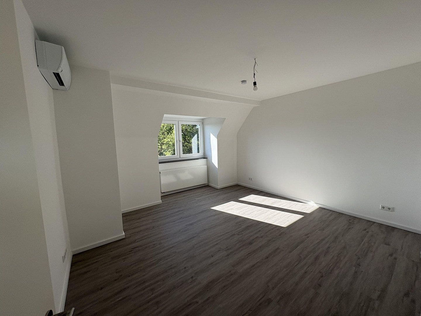 Pronájem bytu 5+1 132 m², Luxemburger Str. 257, Köln, Severní Porýní-Vestfálsko Pronájem bytu 5+1 132 m², Luxemburger Str. 257, Köln, Severní Porýní-Vestfálsko