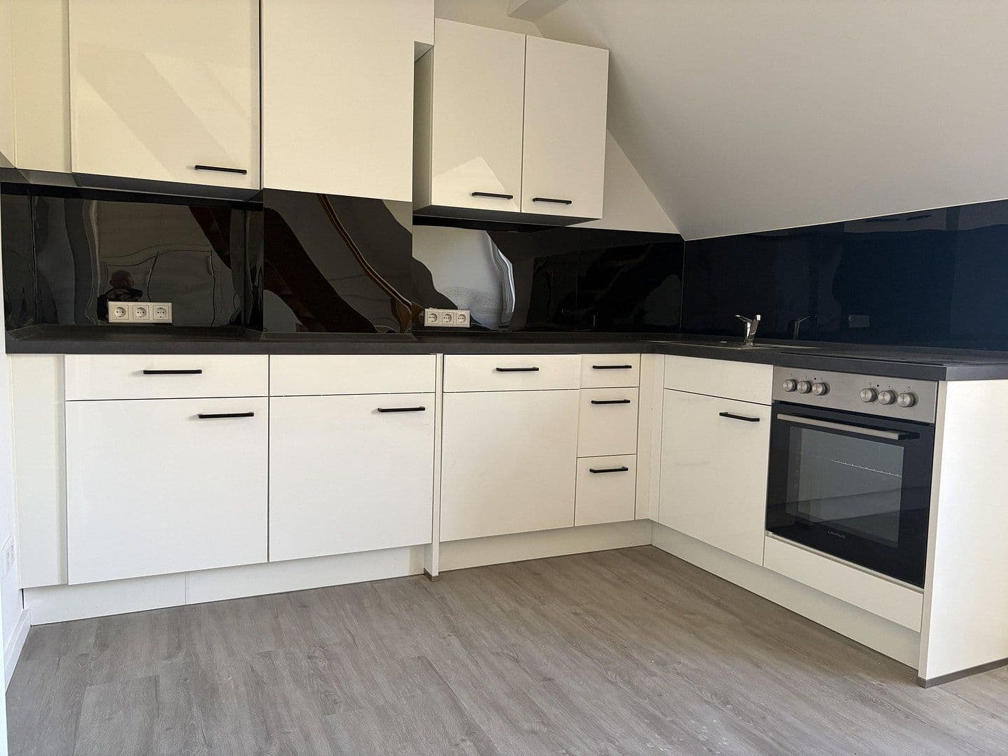 Pronájem bytu 5+1 132 m², Luxemburger Str. 257, Köln, Severní Porýní-Vestfálsko Pronájem bytu 5+1 132 m², Luxemburger Str. 257, Köln, Severní Porýní-Vestfálsko