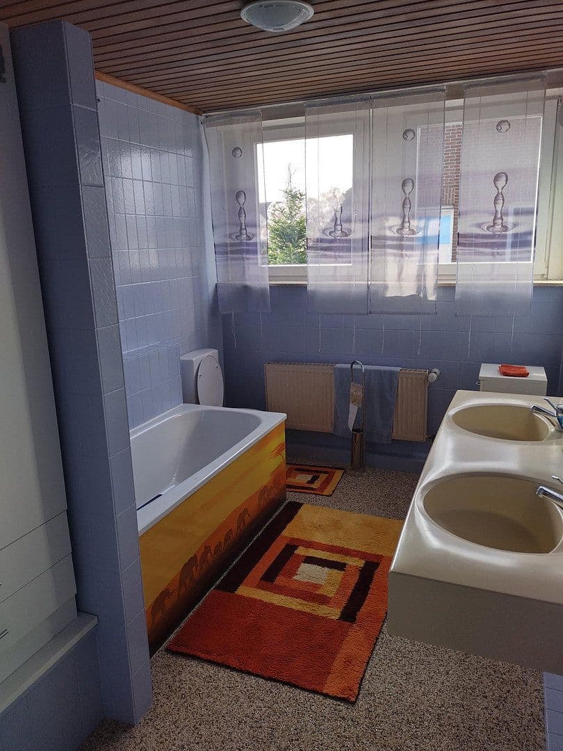 Prodej domu 368 m², pozemek 1.402 m², Hohlweg 8, Nettetal, Severní Porýní-Vestfálsko Prodej domu 368 m², pozemek 1.402 m², Hohlweg 8, Nettetal, Severní Porýní-Vestfálsko