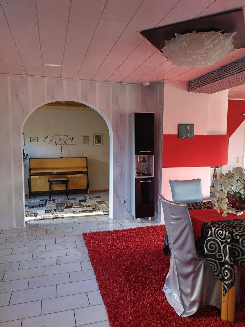 Prodej domu 368 m², pozemek 1.402 m², Hohlweg 8, Nettetal, Severní Porýní-Vestfálsko Prodej domu 368 m², pozemek 1.402 m², Hohlweg 8, Nettetal, Severní Porýní-Vestfálsko