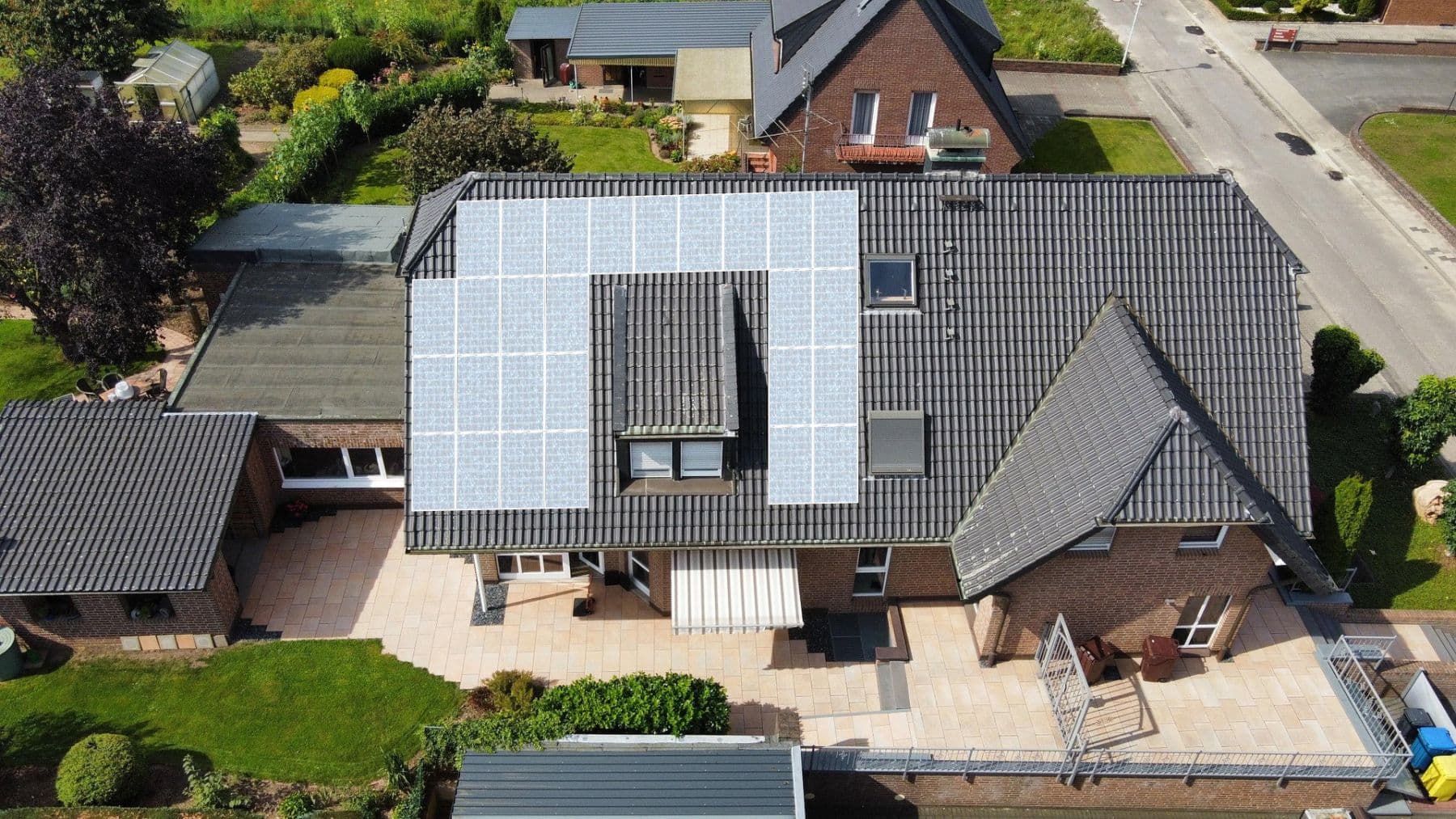 Prodej domu 368 m², pozemek 1.402 m², Hohlweg 8, Nettetal, Severní Porýní-Vestfálsko Prodej domu 368 m², pozemek 1.402 m², Hohlweg 8, Nettetal, Severní Porýní-Vestfálsko