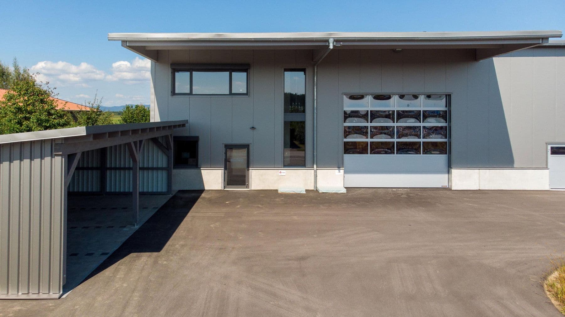Pronájem nebytového prostoru 375 m², Flugplatzstrasse 35, Atting, Bavorsko Pronájem nebytového prostoru 375 m², Flugplatzstrasse 35, Atting, Bavorsko