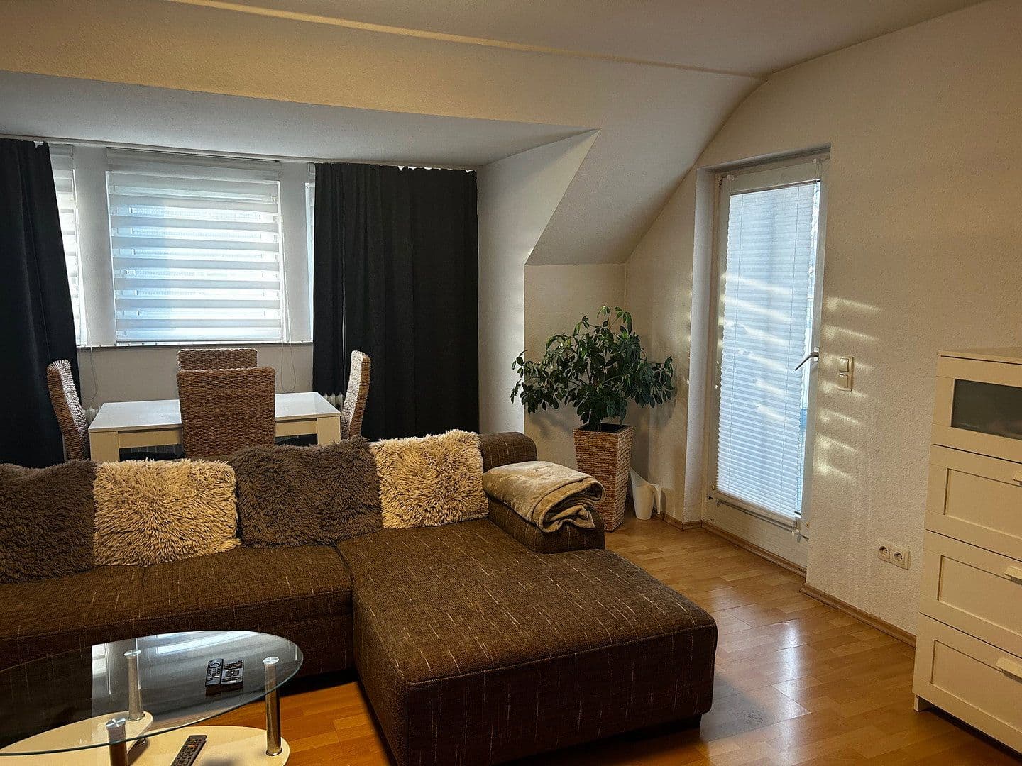 Pronájem bytu 3+1 87 m², Artilleriestraße 19, Köln, Severní Porýní-Vestfálsko Pronájem bytu 3+1 87 m², Artilleriestraße 19, Köln, Severní Porýní-Vestfálsko