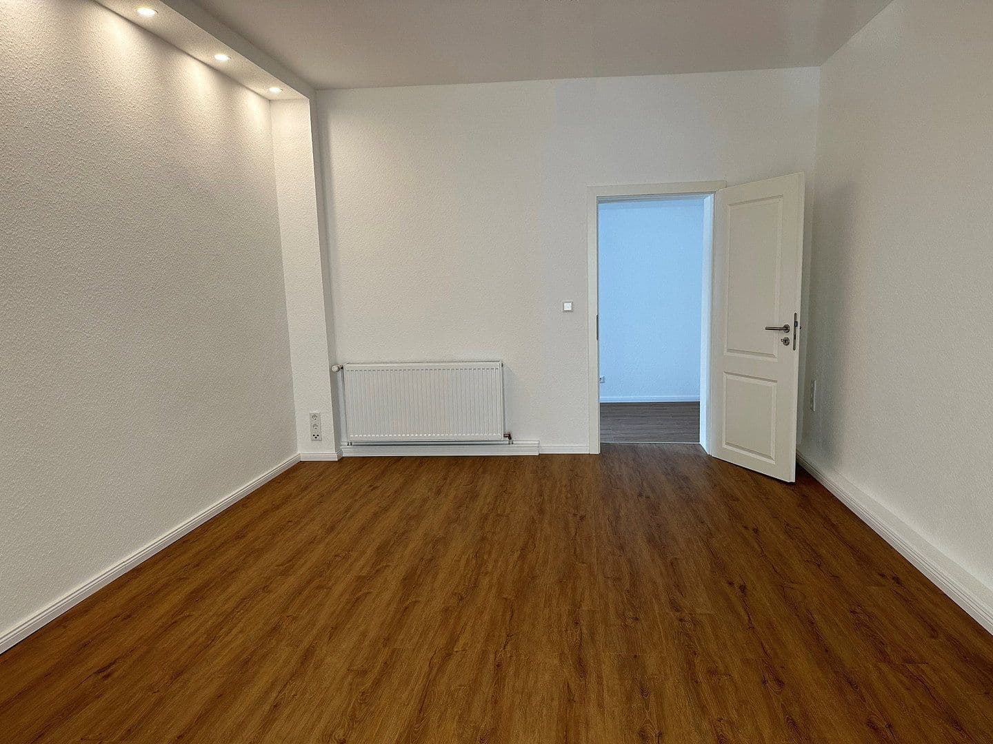 Pronájem bytu 4+1 100 m², Limmerstraße 10, Hannover, Dolní Sasko Pronájem bytu 4+1 100 m², Limmerstraße 10, Hannover, Dolní Sasko