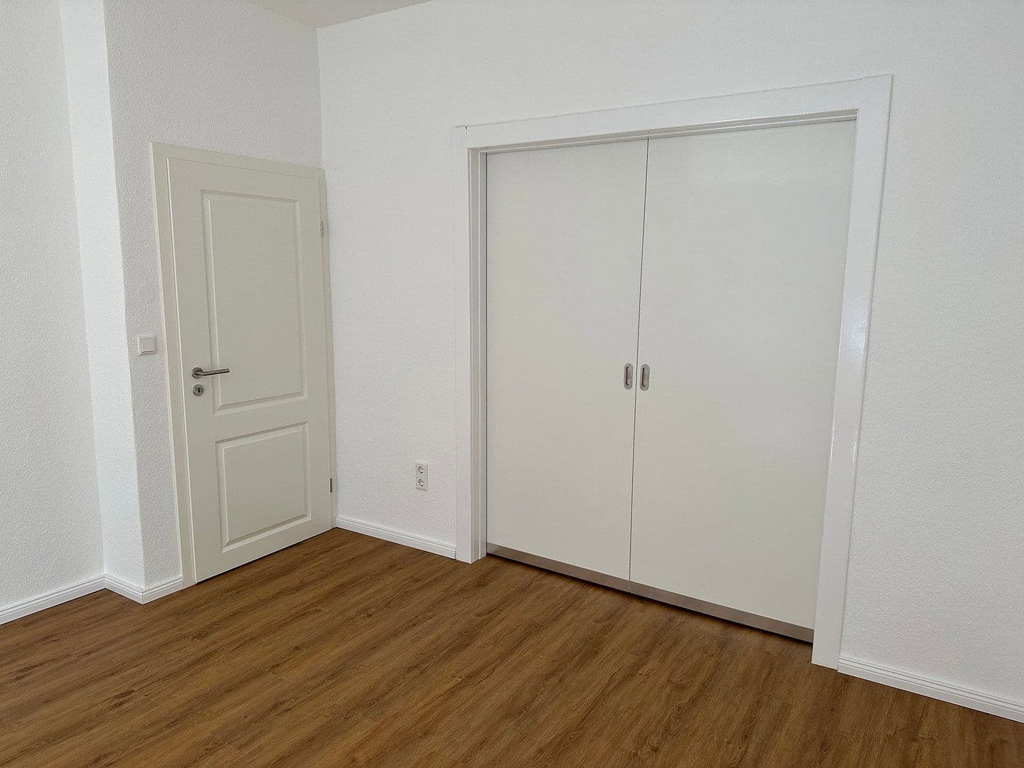 Pronájem bytu 4+1 100 m², Limmerstraße 10, Hannover, Dolní Sasko Pronájem bytu 4+1 100 m², Limmerstraße 10, Hannover, Dolní Sasko
