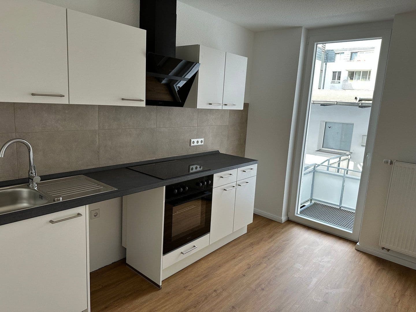 Pronájem bytu 4+1 100 m², Limmerstraße 10, Hannover, Dolní Sasko Pronájem bytu 4+1 100 m², Limmerstraße 10, Hannover, Dolní Sasko