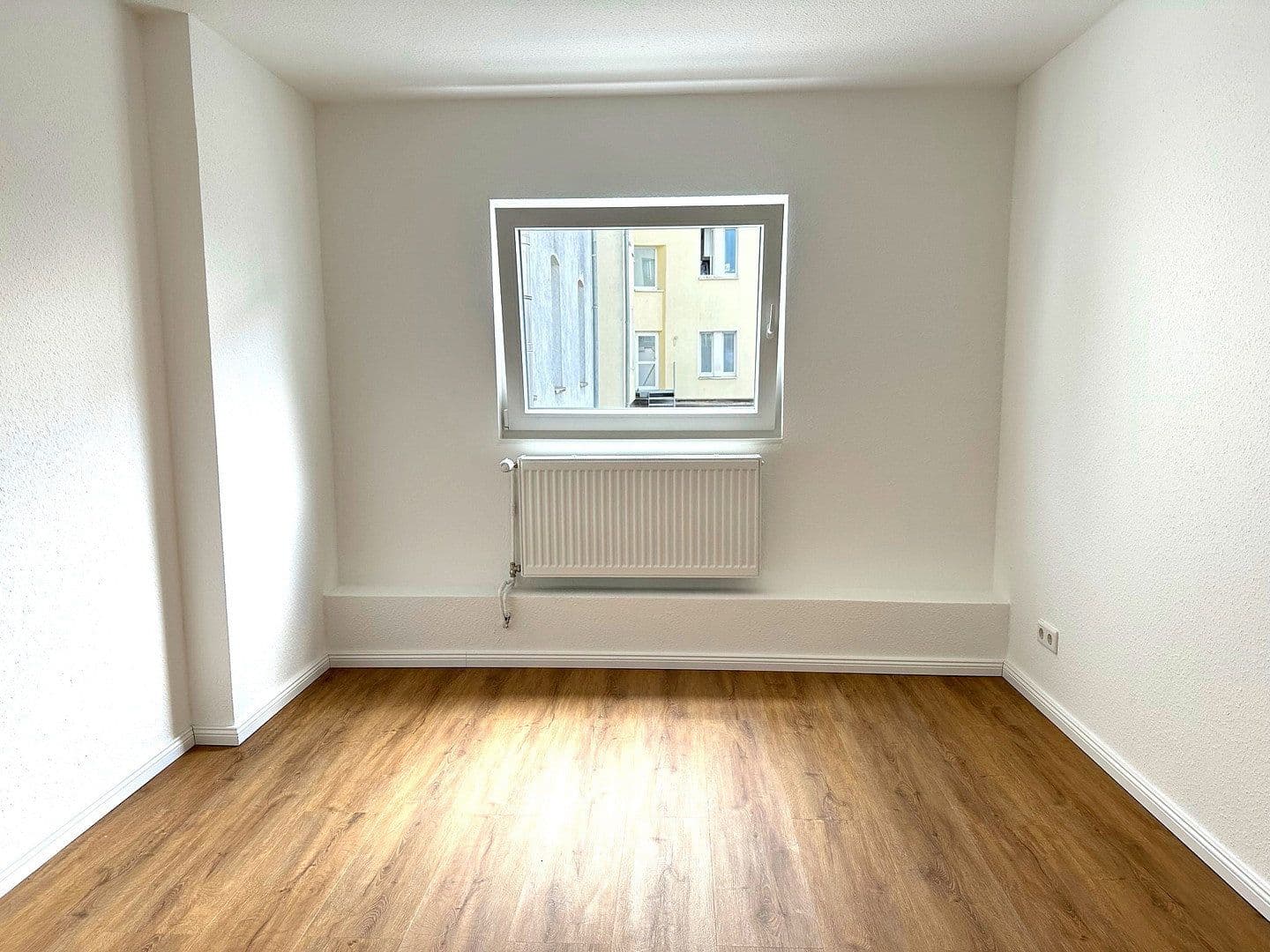 Pronájem bytu 4+1 100 m², Limmerstraße 10, Hannover, Dolní Sasko Pronájem bytu 4+1 100 m², Limmerstraße 10, Hannover, Dolní Sasko